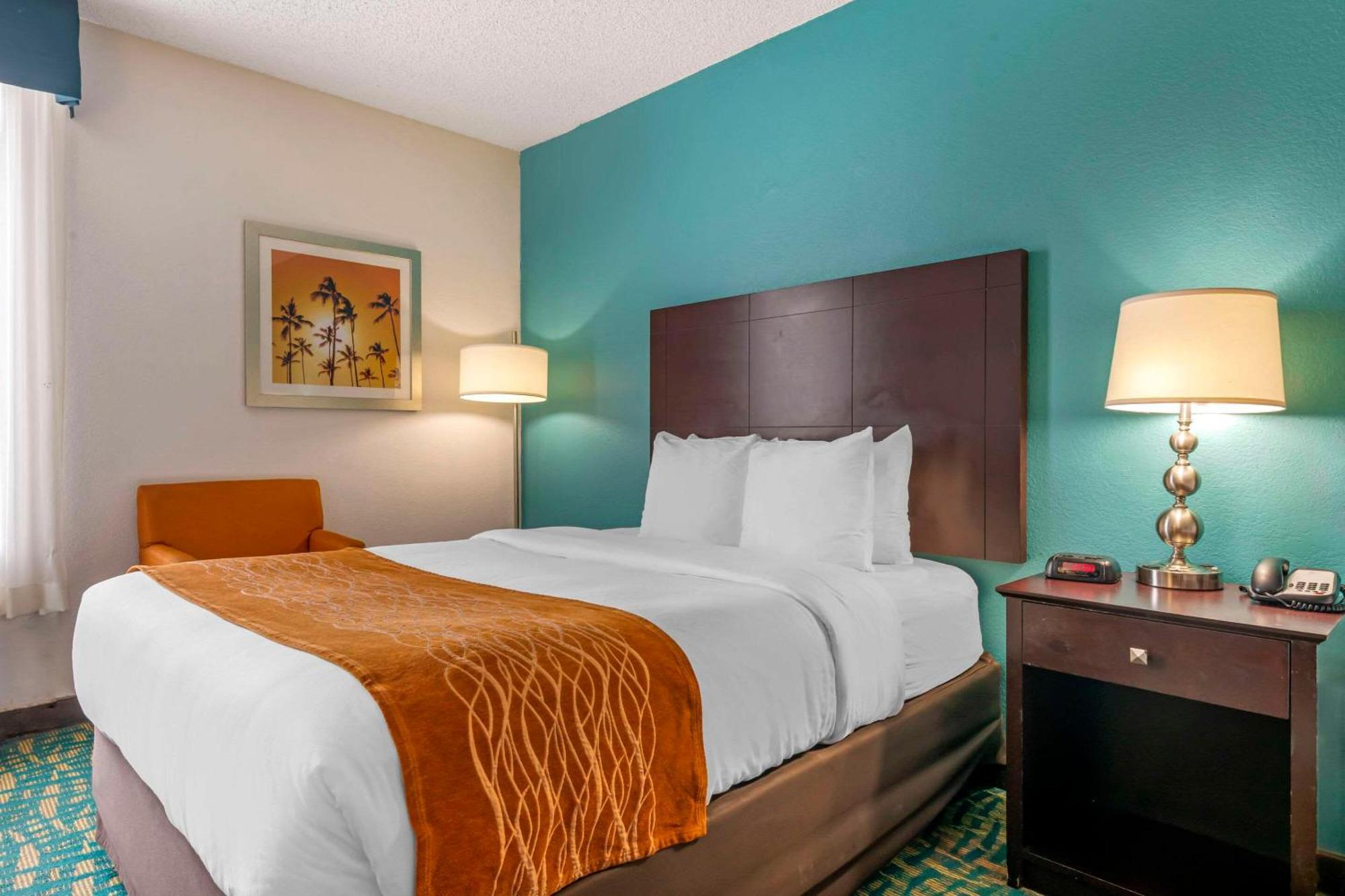 Comfort Inn & Suites Fort Lauderdale West Turnpike Lauderdale Lakes Exterior photo