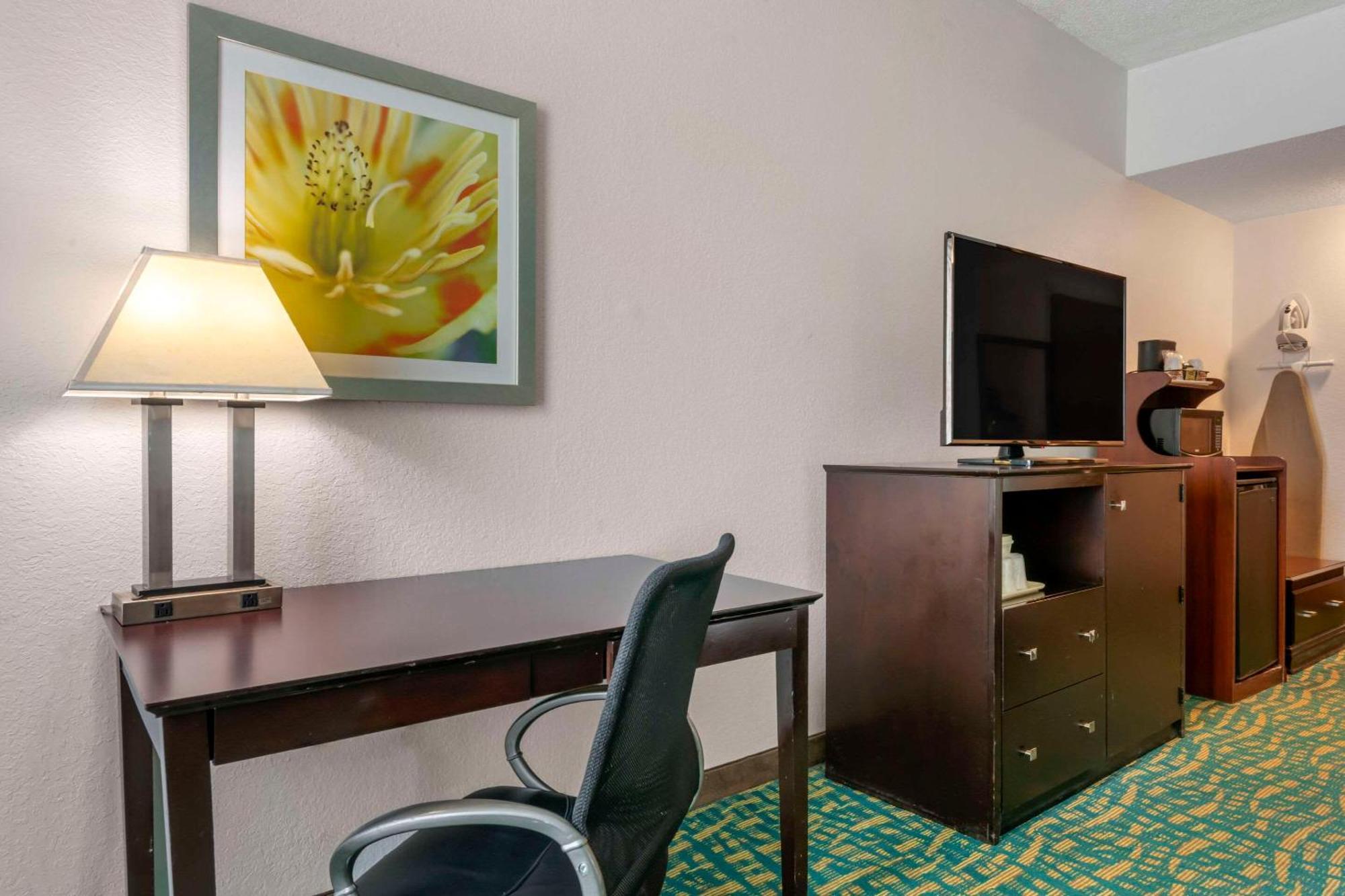 Comfort Inn & Suites Fort Lauderdale West Turnpike Lauderdale Lakes Exterior photo